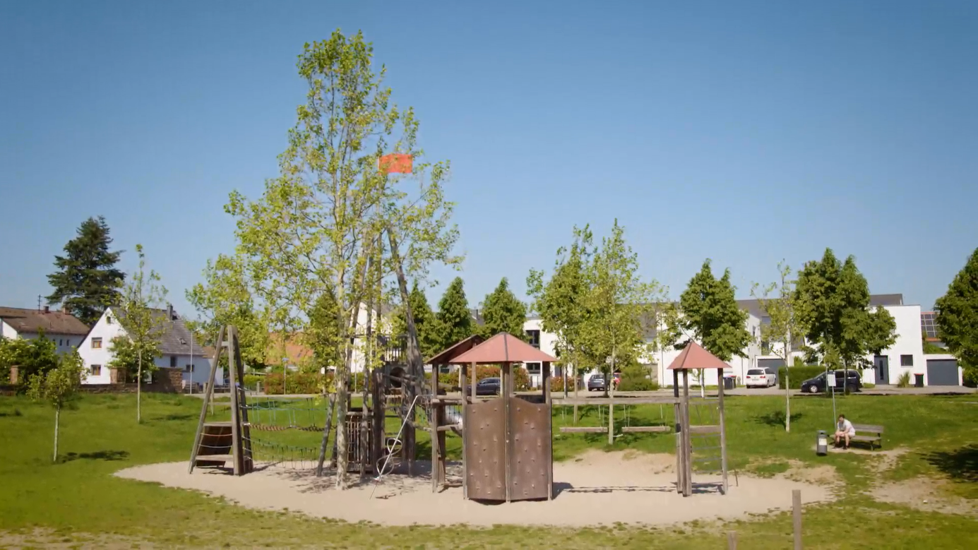 Spielplatz auf multifunktionalem Grünzug, Karlsruhe Spielplatz auf multifunktionalem Grünzug, Karlsruhe