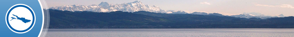 Auf dem Banner ist links ein Piktogramm des Bodensees dargestellt und rechts der Bodensee und die Schweizer Berge mit Säntis
