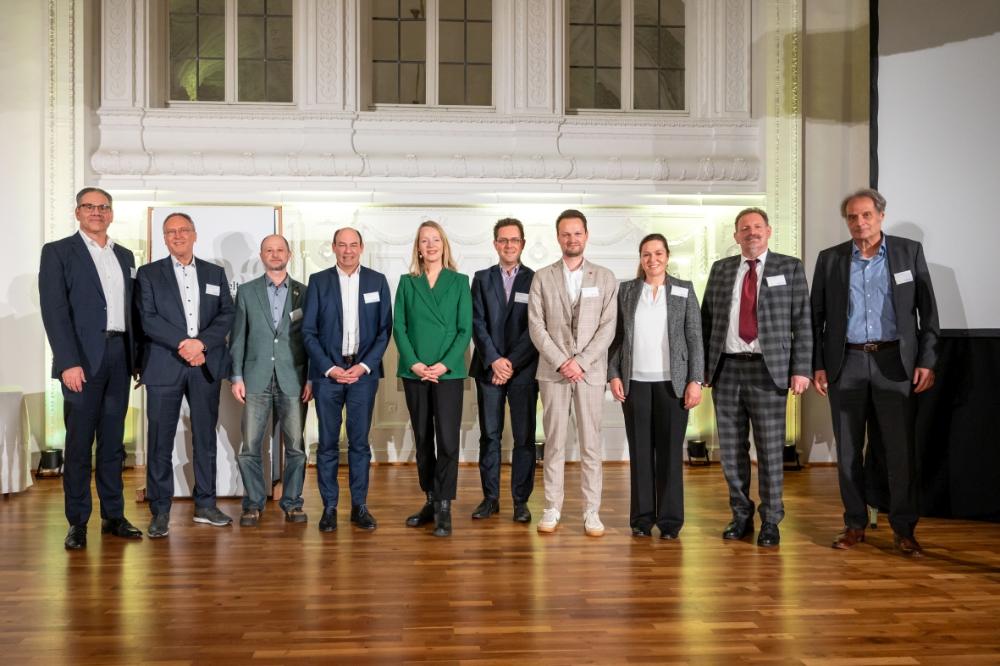 Jury des Umweltpreises auf der Bühne