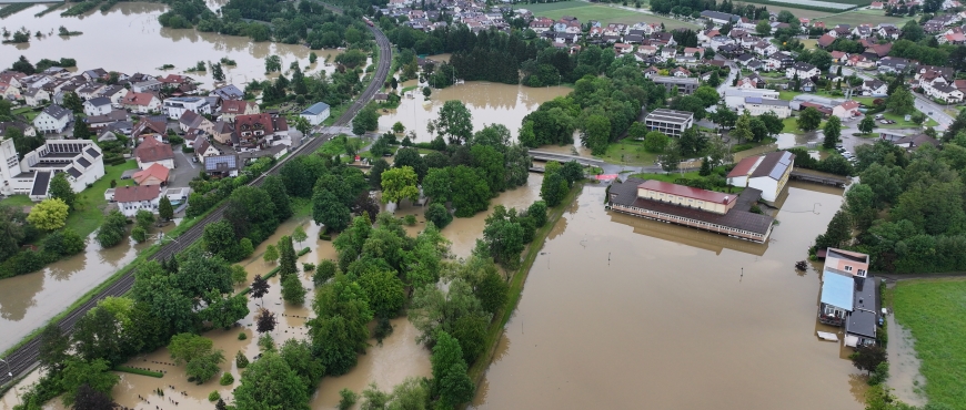  Überschwemmtes Dorf durch Hochwasser