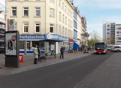 Behindertengerechte Haltestelle in Hamburg-Altona