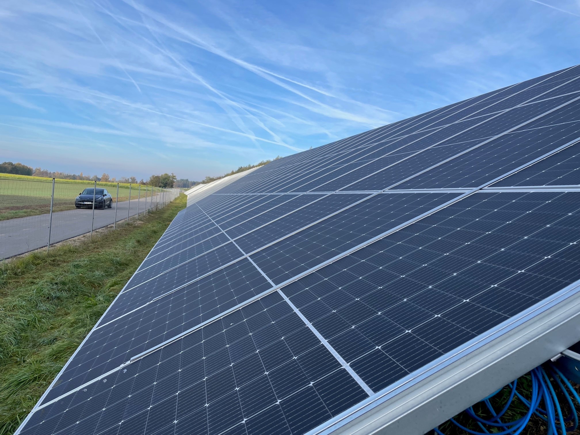 PV-Anlage am Lärmschutzwall der B33