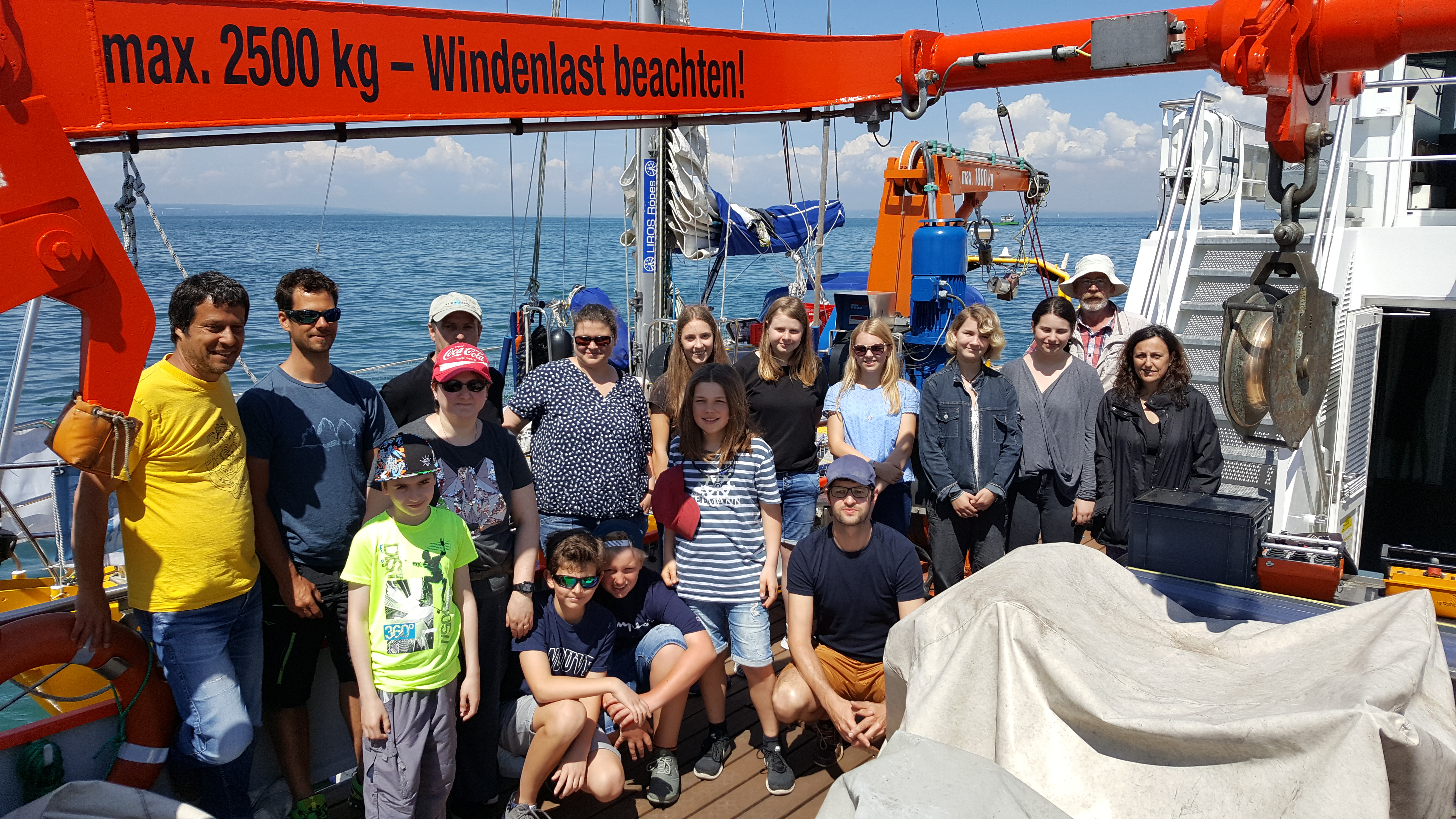 Schüler forschen am Bodensee auf dem LUBW-Forschungsschiff "Komoran"